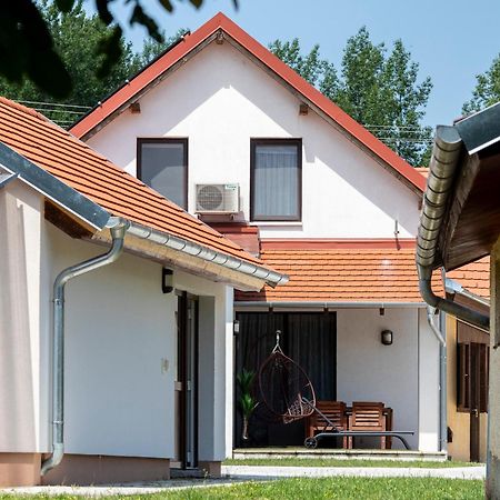 Park Apartman Sarrod エクステリア 写真