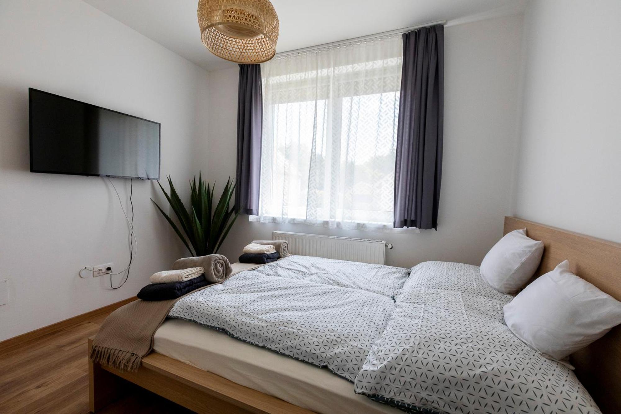 Park Apartman Sarrod エクステリア 写真