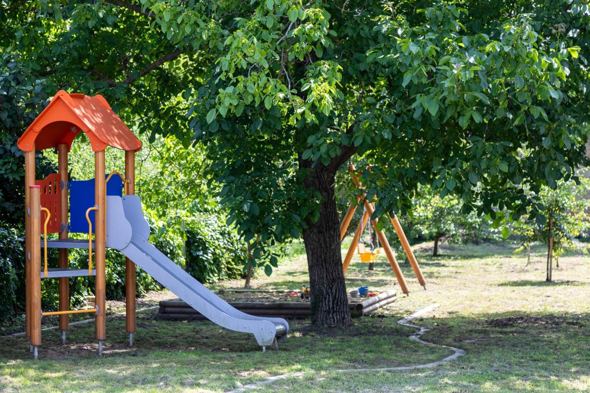 Park Apartman Sarrod エクステリア 写真