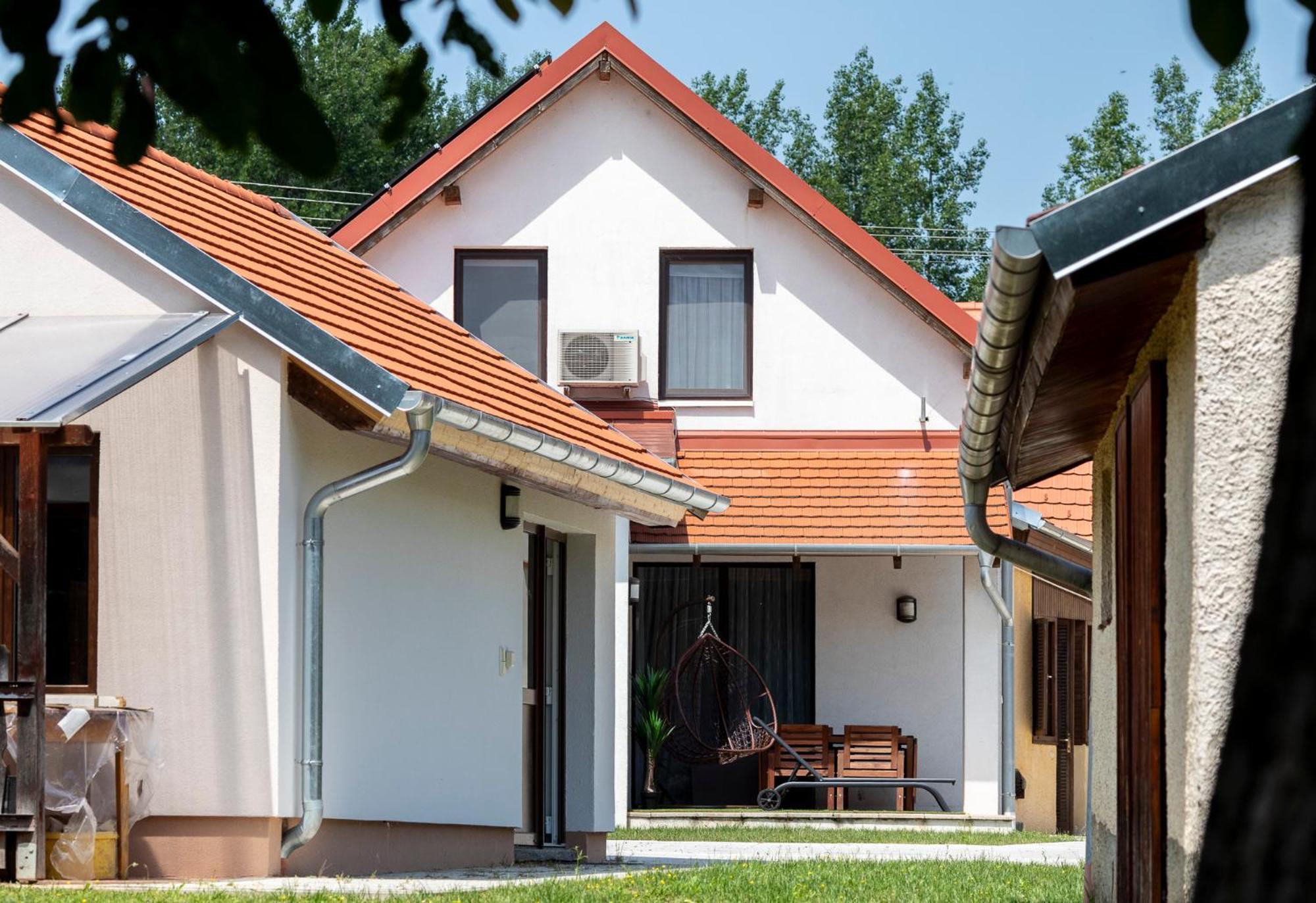 Park Apartman Sarrod エクステリア 写真