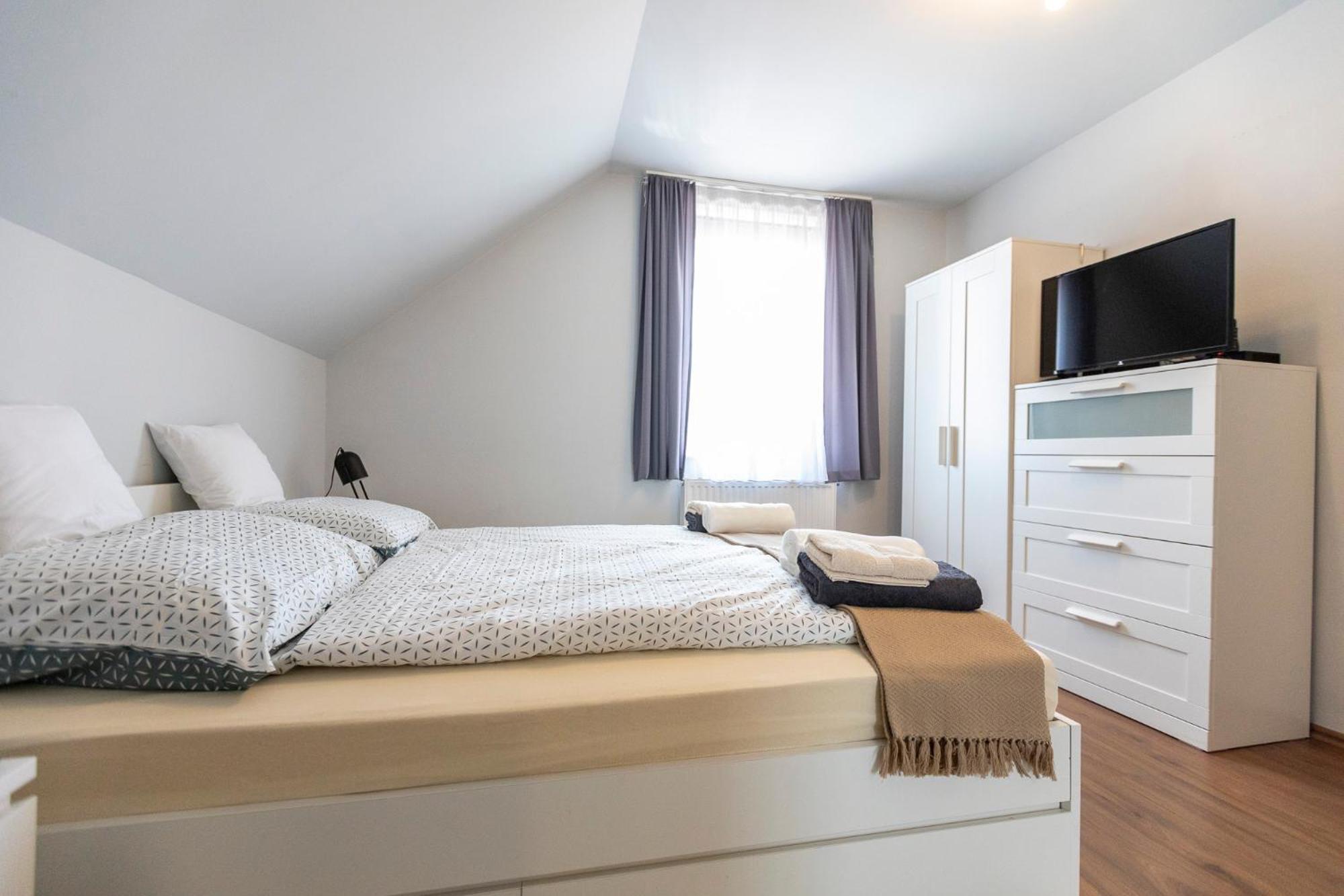 Park Apartman Sarrod エクステリア 写真
