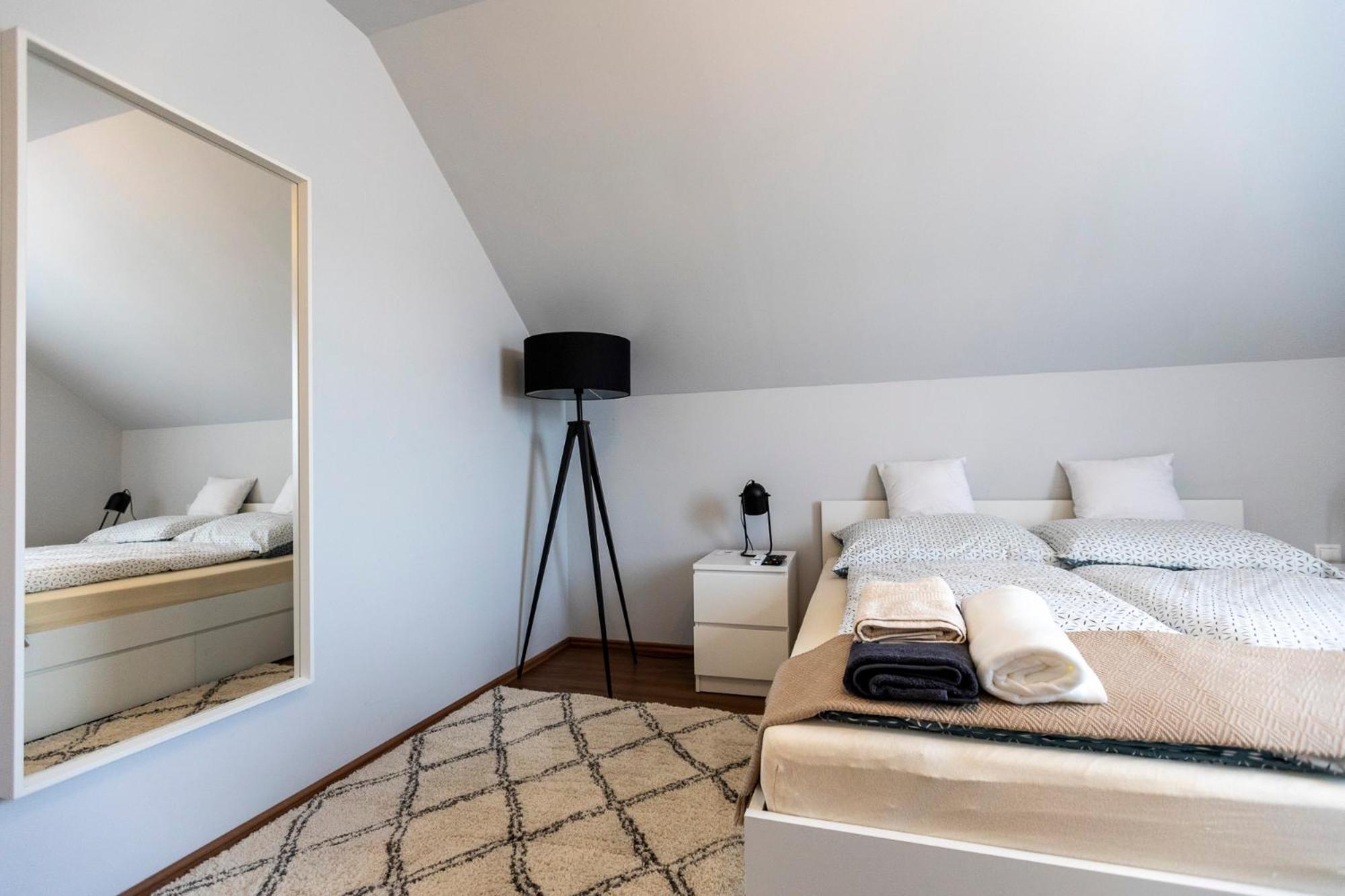 Park Apartman Sarrod エクステリア 写真