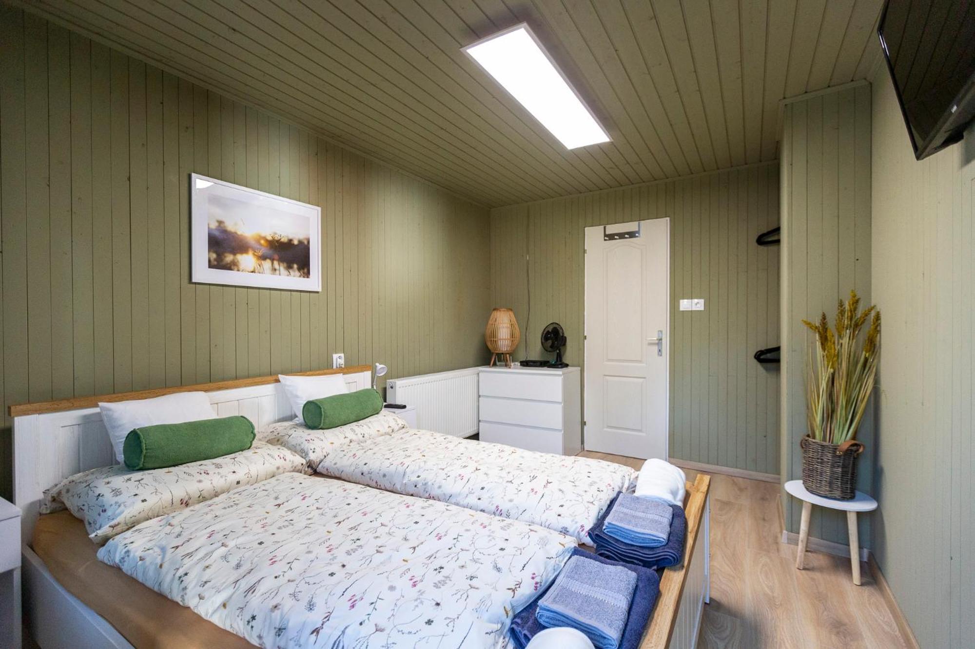 Park Apartman Sarrod エクステリア 写真