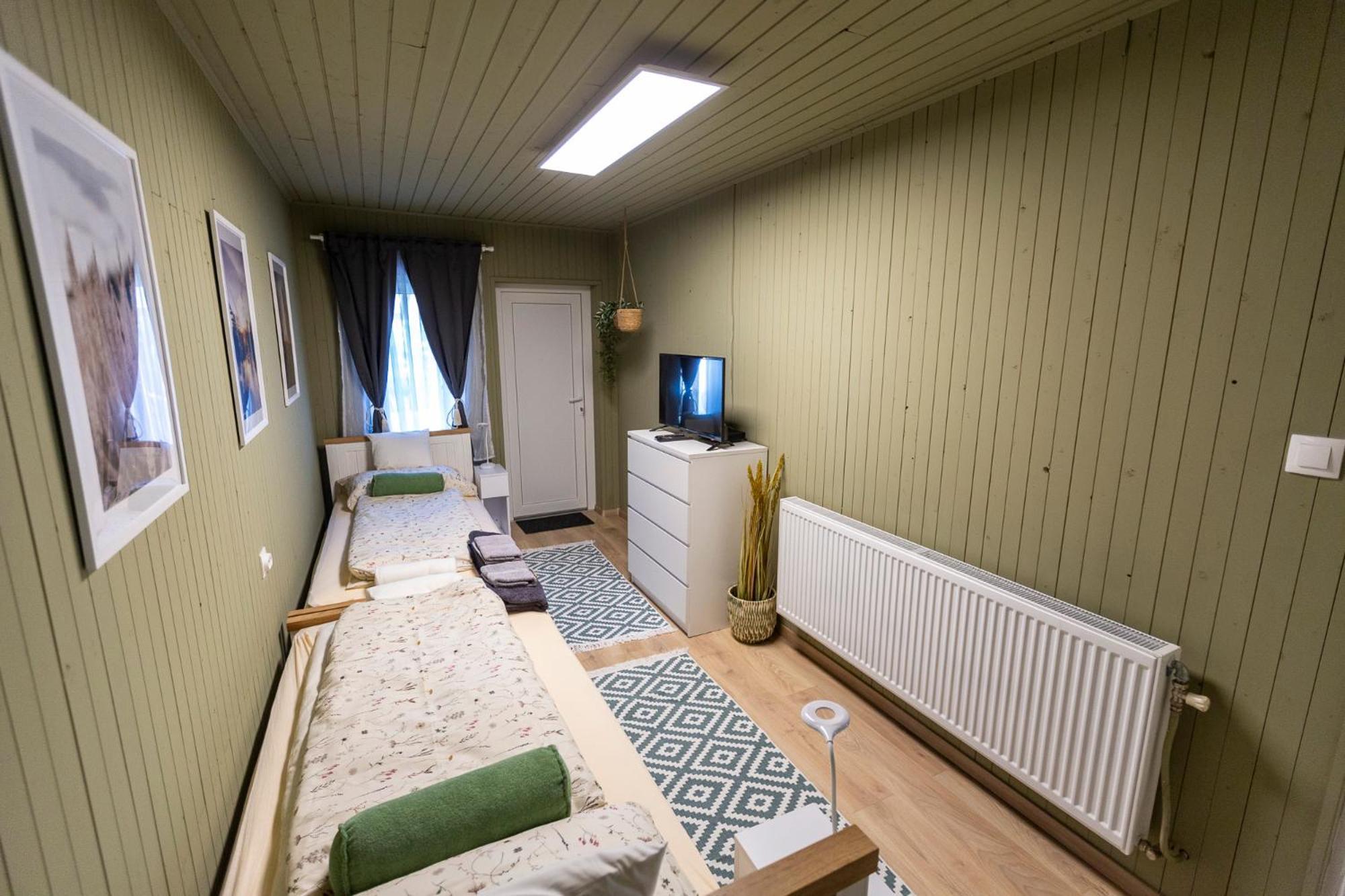 Park Apartman Sarrod エクステリア 写真