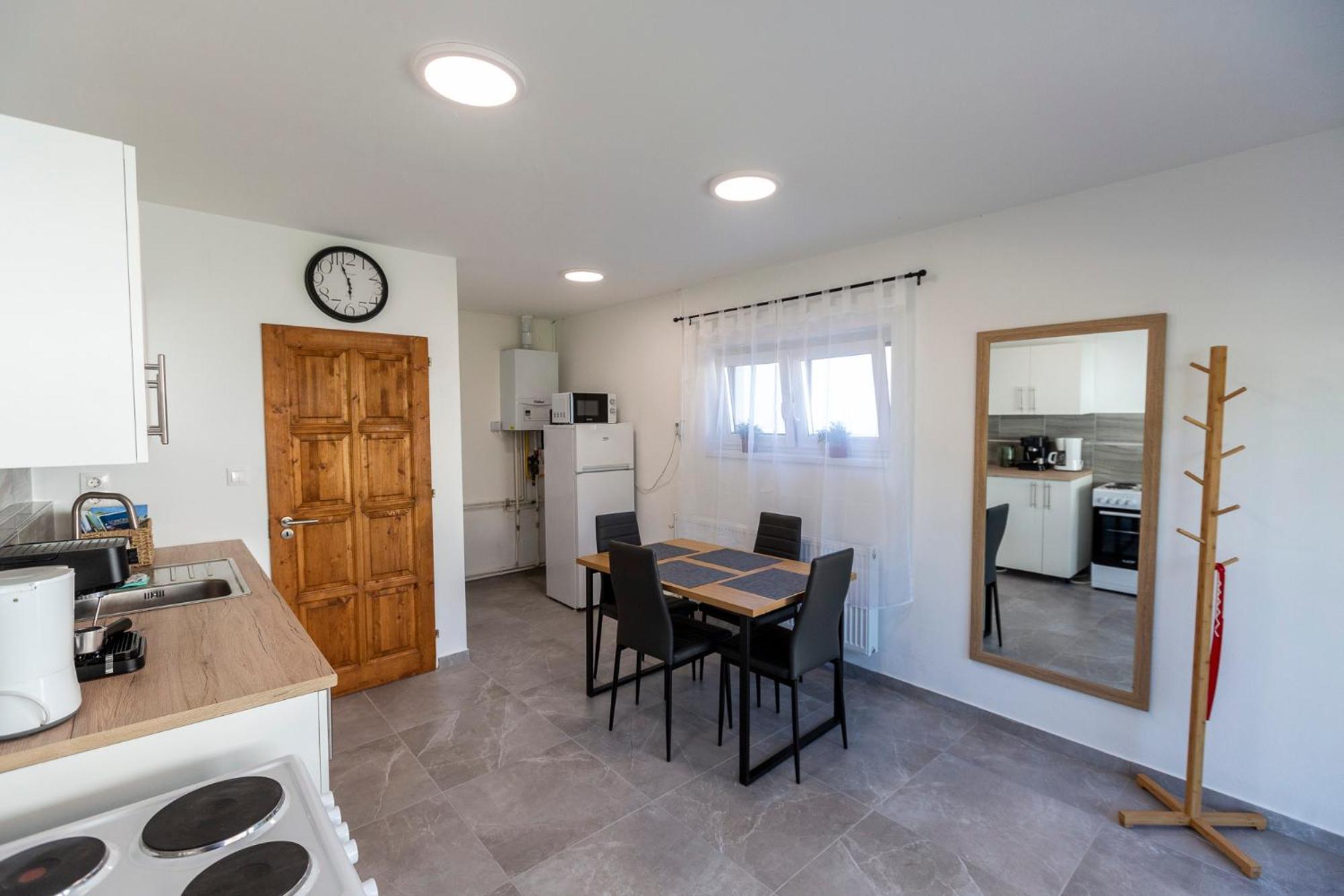 Park Apartman Sarrod エクステリア 写真